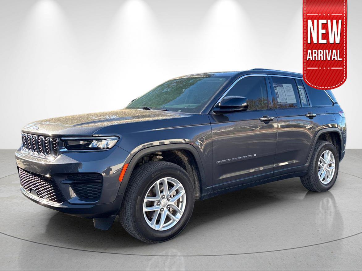 Used 2023 Jeep Grand Cherokee Laredo RWD image 1
