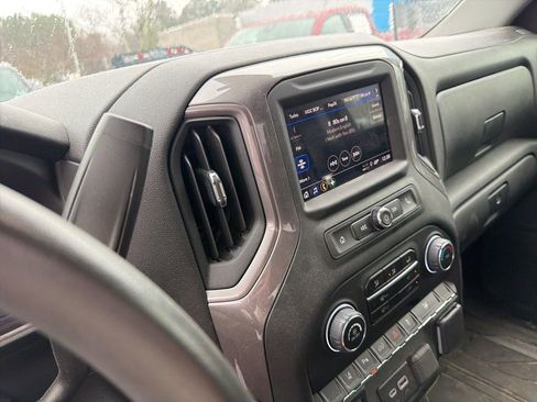 Used 2024 Chevrolet Silverado 2500 Custom w/ Custom Value Package image 4