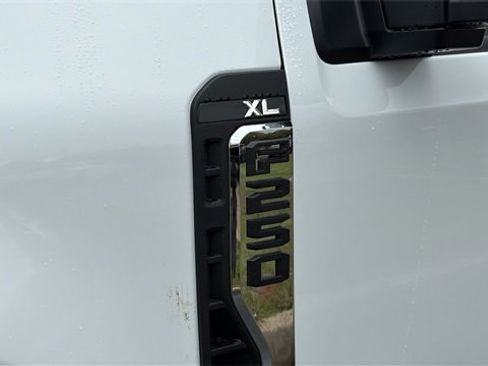 New 2026 Ford F250 XL w/ XL Chrome Package image 11