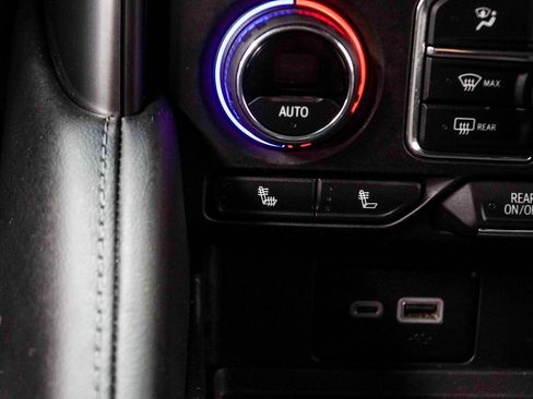 Used 2024 Chevrolet Suburban LT image 21