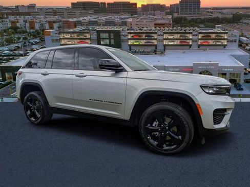 New 2025 Jeep Grand Cherokee Altitude image 1