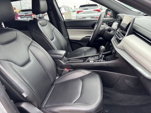 Used 2025 Jeep Compass Limited AWD/4WD image 32