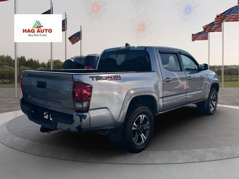 Used 2018 Toyota Tacoma TRD Sport image 5