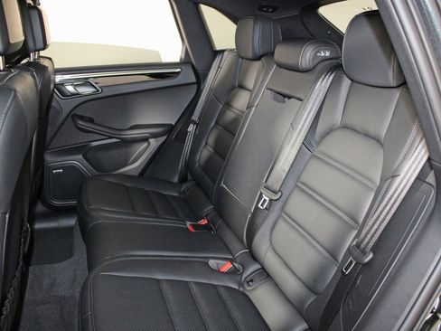 Certified 2026 Porsche Macan AWD/4WD image 33