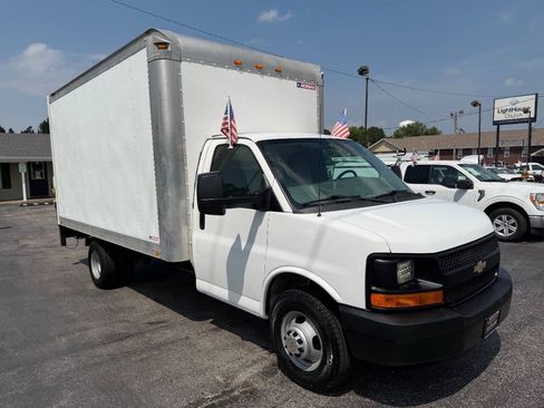 Used 2014 Chevrolet Express 3500 Extended RWD image 4