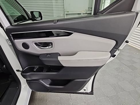 New 2025 Honda Pilot Touring image 40