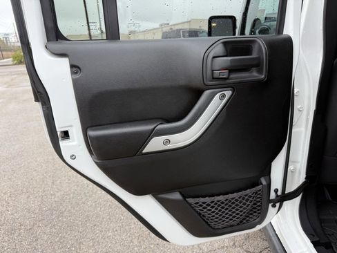 Used 2013 Jeep Wrangler Unlimited Rubicon w/ Connectivity Group image 16