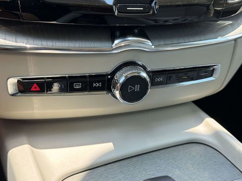 Certified 2024 Volvo XC60 T8 Plus w/ Climate Package AWD/4WD image 18