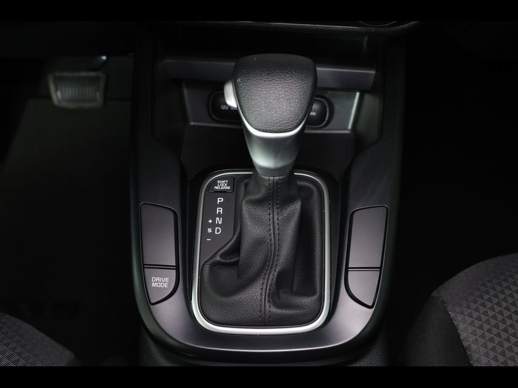 Used 2025 Kia Soul LX w/ LX Technology Package FWD image 9