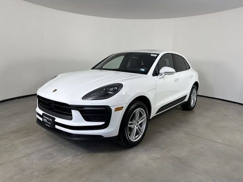 Certified 2023 Porsche Macan AWD/4WD image 1