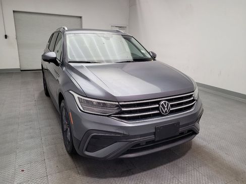 Used 2023 Volkswagen Tiguan SE w/ Panoramic Sunroof Package FWD image 14