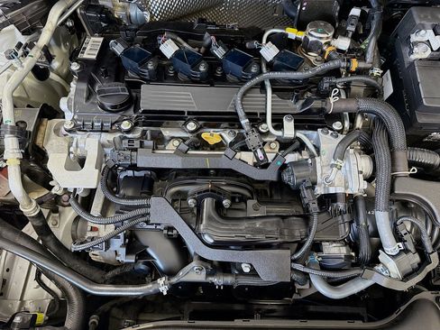 Used 2025 Toyota Corolla LE image 38