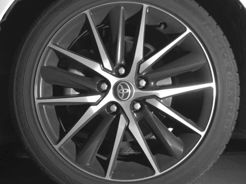 Used 2024 Toyota Camry SE image 11