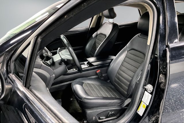 Used 2018 Ford Fusion SE w/ Equipment Group 201A FWD image 19