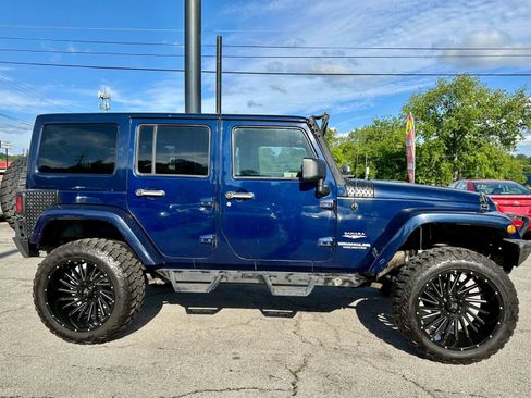 Used 2013 Jeep Wrangler Unlimited Sahara w/ Connectivity Group AWD/4WD image 2