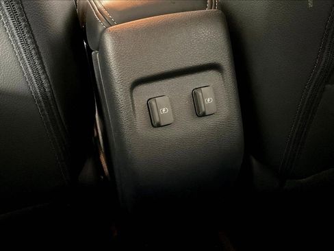 Used 2022 Nissan Kicks SR w/ Premium Package FWD image 10