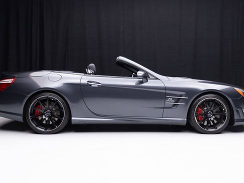 Used 2015 Mercedes-Benz SL 63 AMG w/ Driver Assistance Package image 32