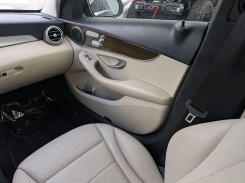 Used 2019 Mercedes-Benz C 300 Sedan image 15