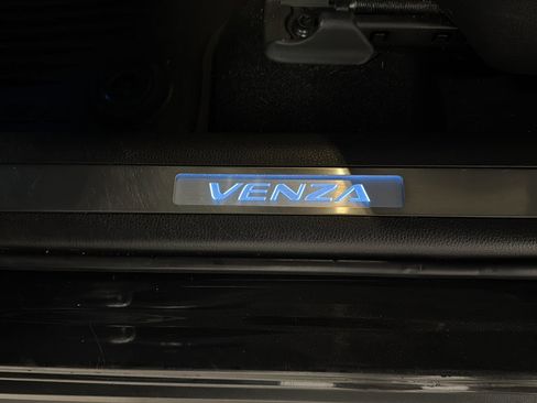 Used 2022 Toyota Venza Limited w/ Advanced Technology Package image 18