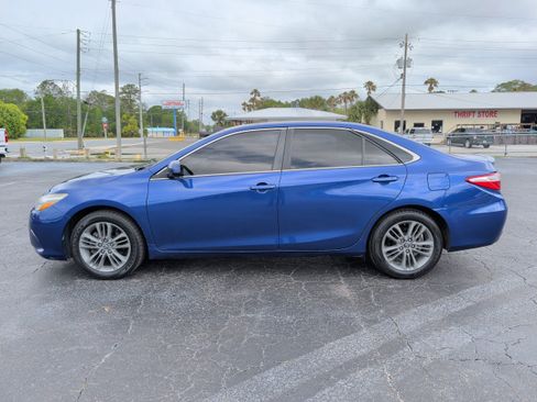 Used 2015 Toyota Camry SE image 5