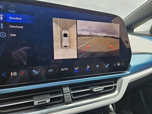 Used 2025 Chevrolet Equinox EV LT image 13