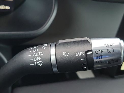 Used 2021 Land Rover Defender 110 SE image 12