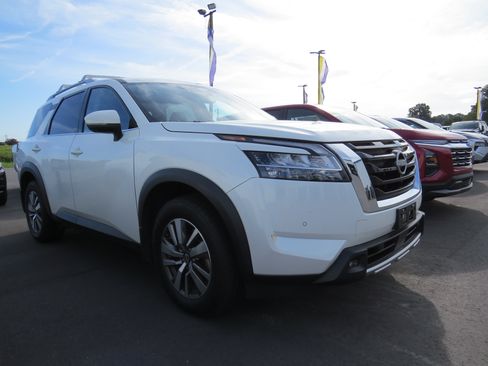 Used 2023 Nissan Pathfinder SL AWD/4WD image 1