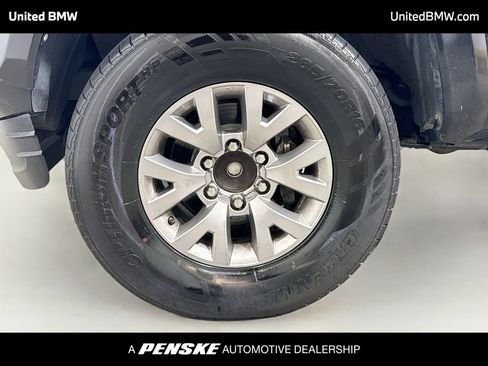 Used 2017 Toyota Tacoma SR5 w/ Tow Package RWD image 9