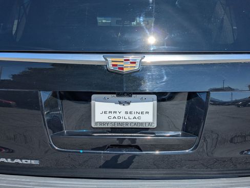 Used 2020 Cadillac Escalade ESV Luxury AWD/4WD image 13