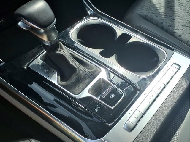 Used 2024 Kia Carnival EX FWD image 10