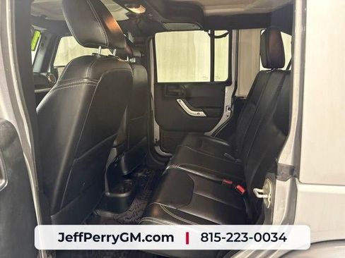Used 2018 Jeep Wrangler Unlimited Sahara w/ Connectivity Group AWD/4WD image 25