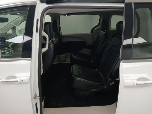Used 2020 Chrysler Pacifica Limited image 14