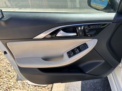 Used 2019 INFINITI QX30 LUXE w/ Navigation Package image 10