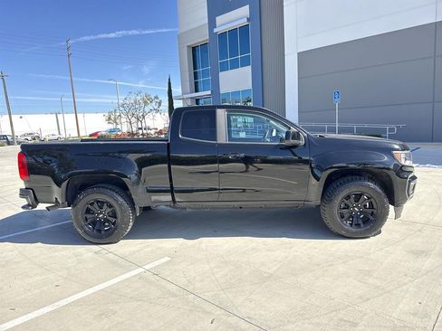 Used 2021 Chevrolet Colorado Z71 w/ Z71 Midnight Edition image 2