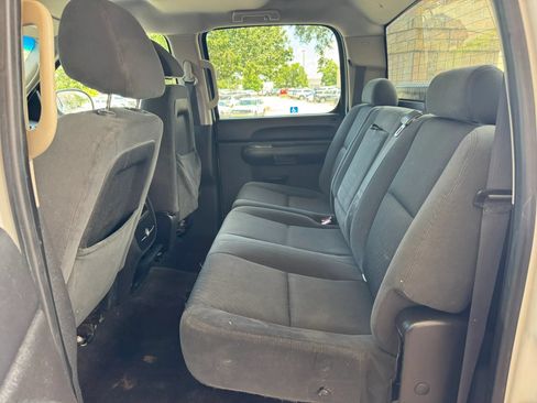 Used 2007 Chevrolet Silverado 2500 LT w/ 2LT Convenience Package RWD image 18