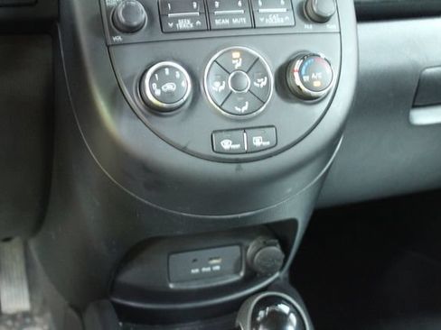 Used 2013 Kia Soul FWD image 21