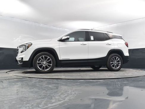 Used 2023 GMC Terrain SLT image 44