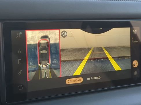 Used 2023 Land Rover Defender 110 SE image 32