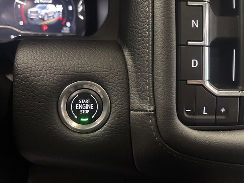 Used 2023 GMC Yukon Denali w/ Advanced Technology Package image 24