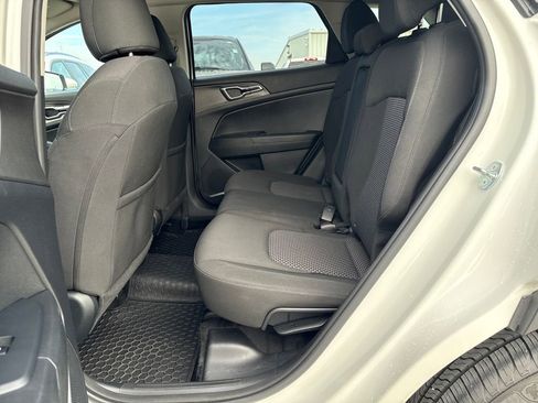 Used 2023 Kia Sportage LX image 29