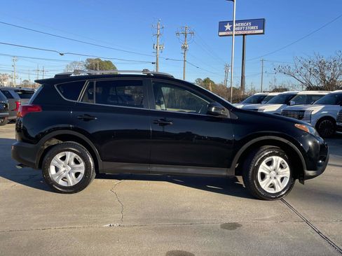 Used 2013 Toyota RAV4 LE image 2