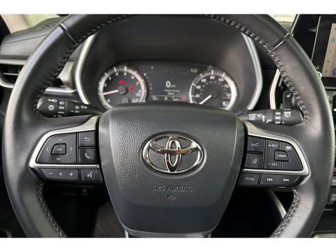 Certified 2025 Toyota Highlander XLE FWD image 27