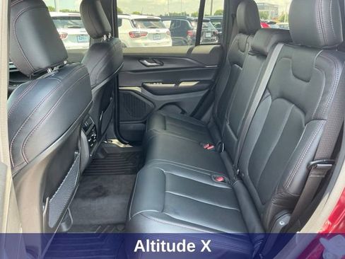 Used 2025 Jeep Grand Cherokee Altitude AWD/4WD image 18