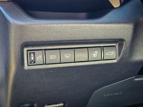 Used 2021 Toyota RAV4 XLE Premium image 15