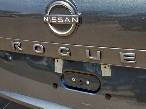 Used 2025 Nissan Rogue SV AWD/4WD image 8