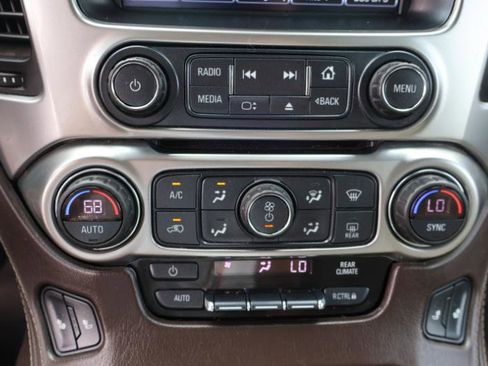 Used 2017 Chevrolet Suburban LT image 21