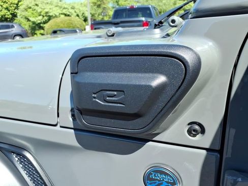 Certified 2023 Jeep Wrangler Unlimited w/ Sun & Screen Package AWD/4WD image 12