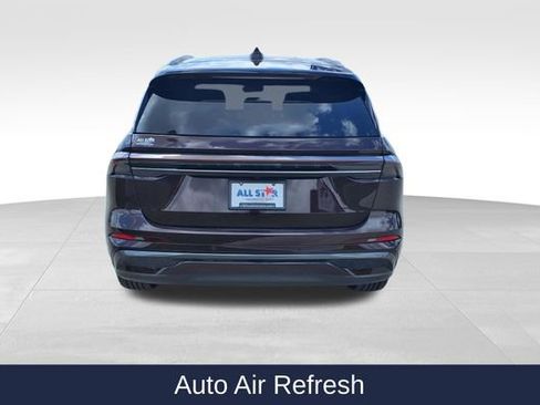 Used 2025 Lincoln Nautilus Reserve AWD/4WD image 7