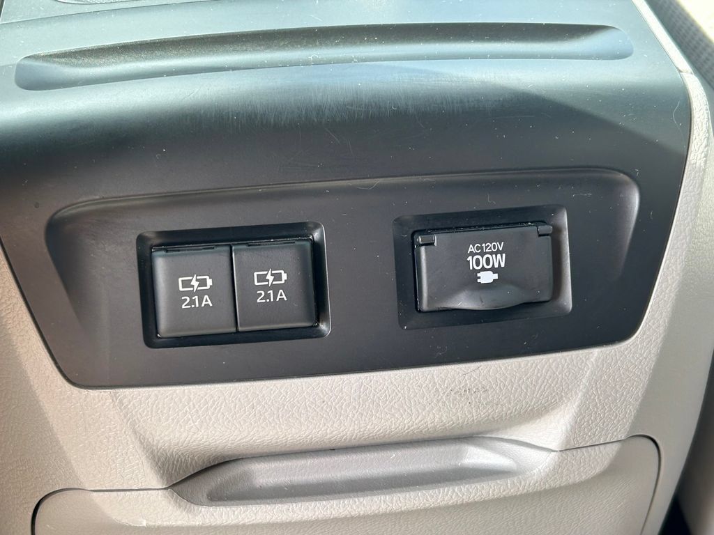 Used 2019 Toyota Sienna LE w/ LE Preferred Package FWD image 22