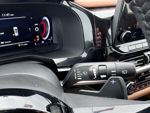 Used 2024 Nissan Pathfinder Platinum w/ Cargo Package image 21